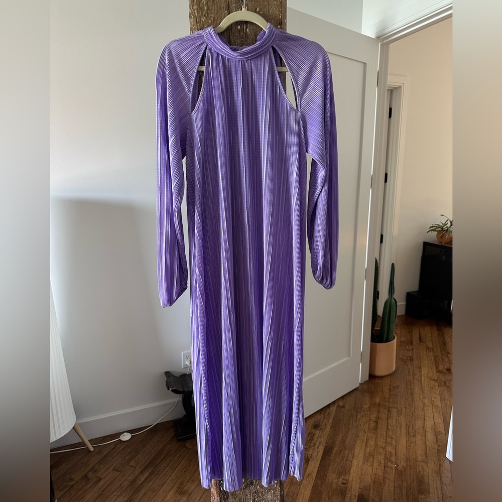 ASOS maxi dress in lilac pleats. Great wedding guest dress! Size 8